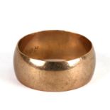 A 9ct gold wedding band, approx UK size 'T', 6g.