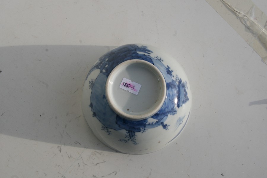 A Chinese blue & white bowl decorated with figures in a landscape, 14cms (5.5ins) diameter.Condition - Image 2 of 7