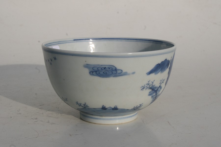 A Chinese blue & white bowl decorated with figures in a landscape, 14cms (5.5ins) diameter.Condition - Image 7 of 7