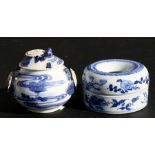 A Chinese blue & white lidded brush washer decorated with flowers, 10cms (4ins) diameter; together