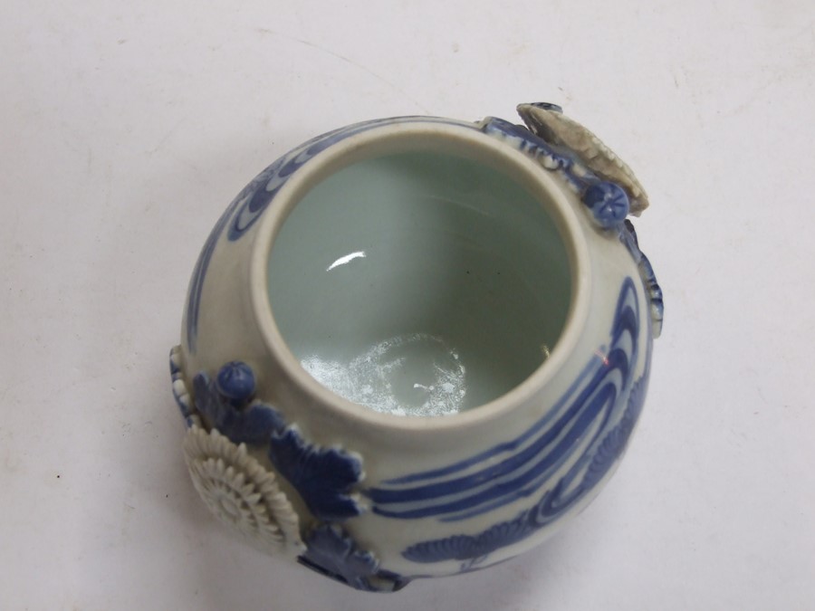 A Chinese blue & white lidded brush washer decorated with flowers, 10cms (4ins) diameter; together - Image 12 of 15