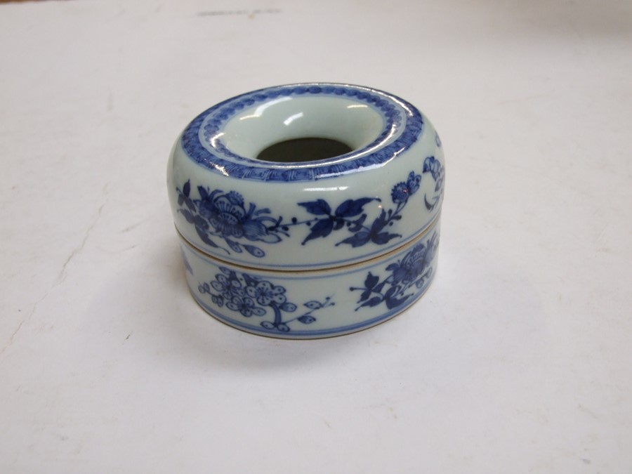 A Chinese blue & white lidded brush washer decorated with flowers, 10cms (4ins) diameter; together - Image 5 of 15