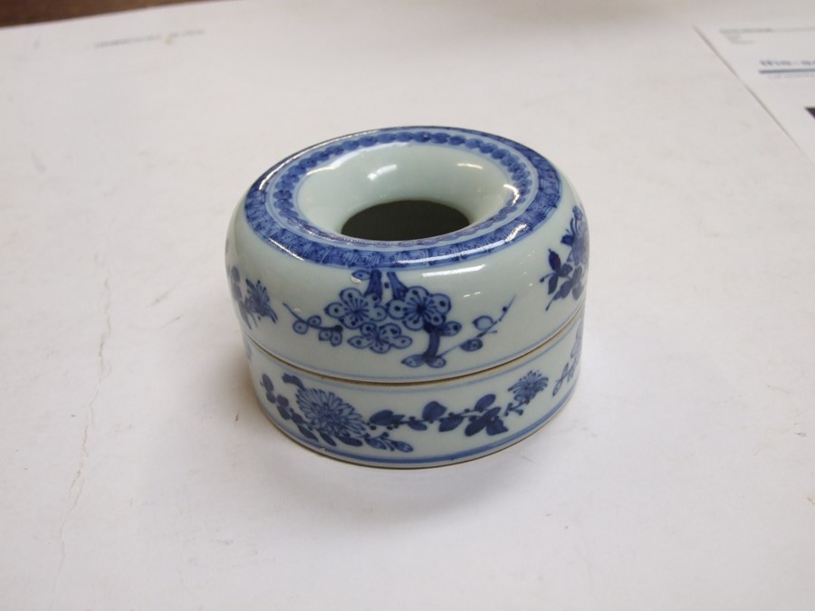 A Chinese blue & white lidded brush washer decorated with flowers, 10cms (4ins) diameter; together - Image 4 of 15