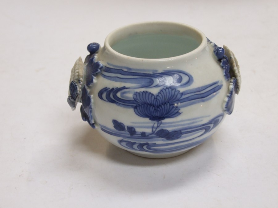 A Chinese blue & white lidded brush washer decorated with flowers, 10cms (4ins) diameter; together - Image 9 of 15