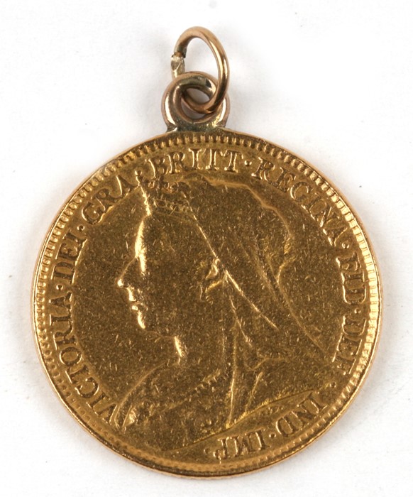 A Victorian 1901 gold half sovereign mounted with a suspension loop - Image 2 of 2