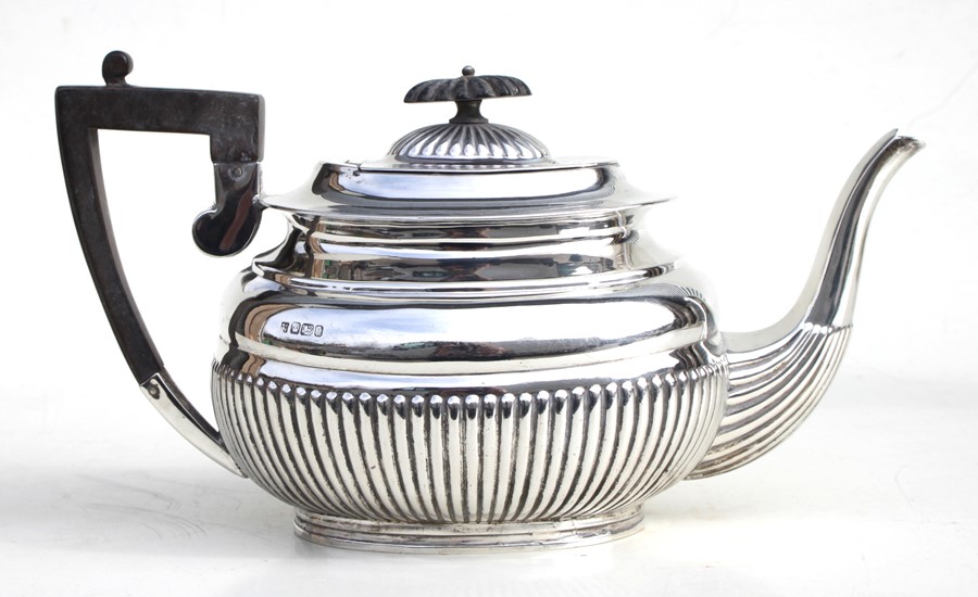 A Victorian silver teapot, Sheffield 1899, weight approx 665g.