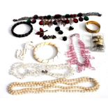 A quantity of costume jewellery.