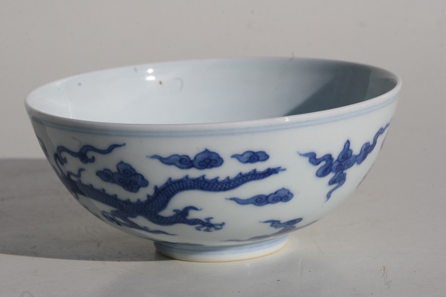 A 19th century Chinese blue & white bowl decorated with dragons amongst clouds, Qianlong seal mark - Image 5 of 11