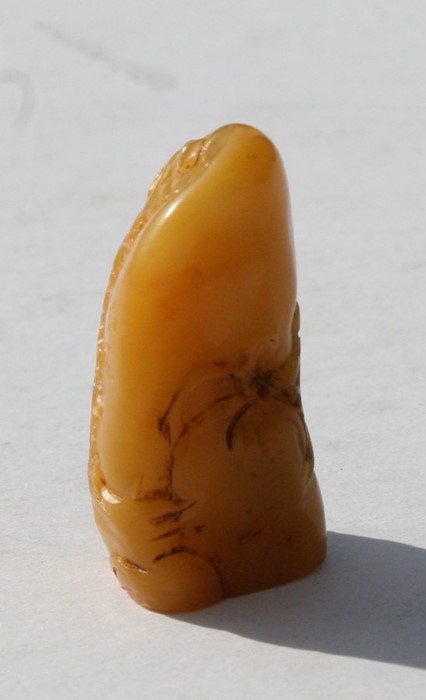 A small Chinese carved soapstone boulder seal, 3.5cms (1.25ins) high - Image 8 of 8