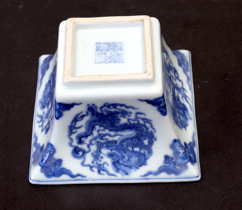 A Chinese blue and white square form bowl decorated dragons with blue seal mark to the underside.6cm - Image 4 of 4
