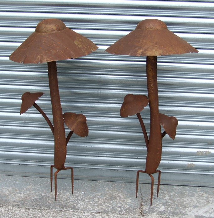 A pair of metal garden mushroom groups, 74cms (29ins) high (2).Condition Reportrusty and weather