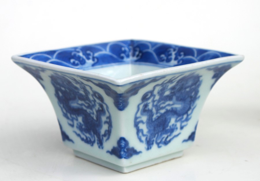 A Chinese blue and white square form bowl decorated dragons with blue seal mark to the underside.6cm