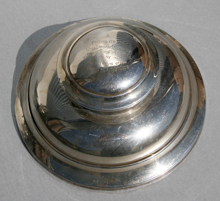 A silver inkwell with indistinct Chester hallmarks, inscribed 'Presented to Miss Barbara Hamilton on - Image 2 of 2