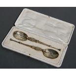 A cased pair of silver gilt replica Coronation Spoons, Birmingham 1910, weight 137g.