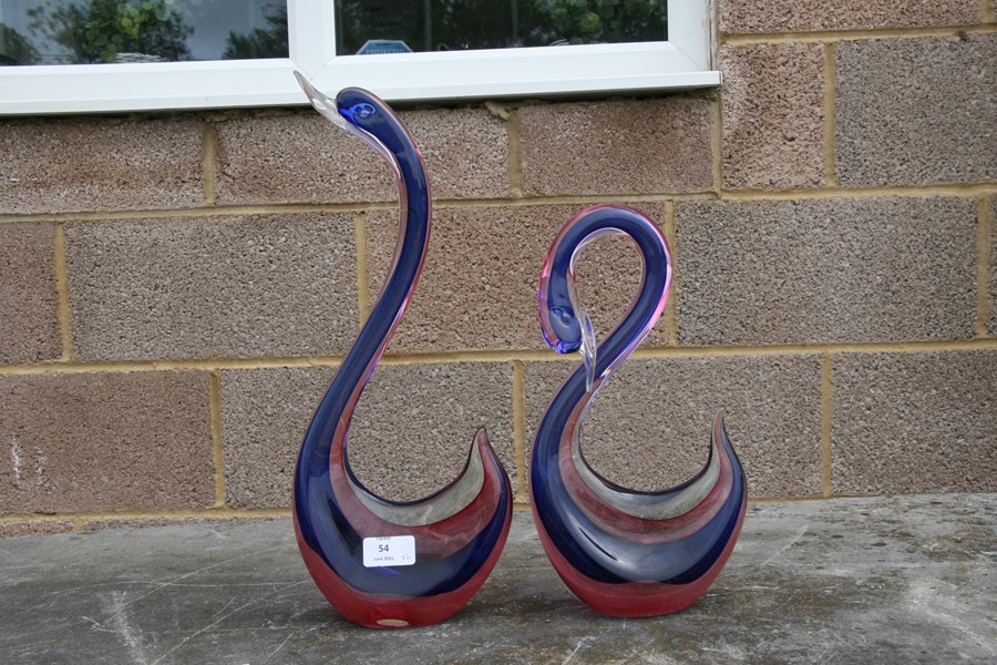 A Murano Sommerso glass swan, 16cms (4ins) high; together with another, 30cms (12ins) high (2). - Image 3 of 9