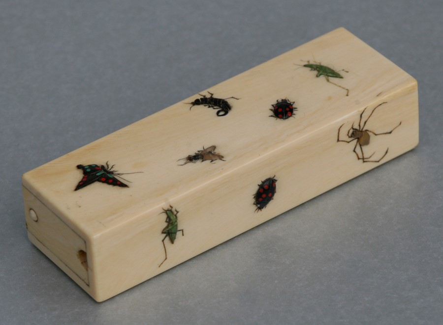 An ivory box of rectangular form with Japanese shibayama decoration with a total of sixteen - Image 2 of 5