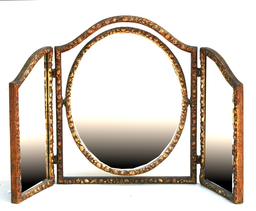 A gilt gesso tryptic dressing table mirror, 100cms (39.5ins) wide opened.