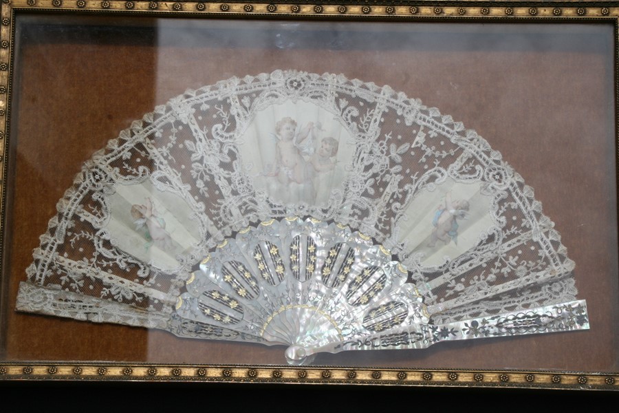 A 19th century fan with mother of pearl sticks and lace leaf decorated with three vignettes with - Image 7 of 7