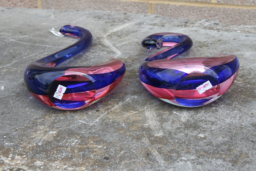 A Murano Sommerso glass swan, 16cms (4ins) high; together with another, 30cms (12ins) high (2). - Image 9 of 9