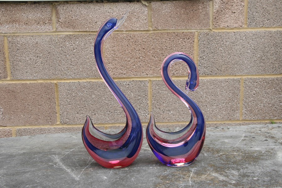 A Murano Sommerso glass swan, 16cms (4ins) high; together with another, 30cms (12ins) high (2). - Image 7 of 9