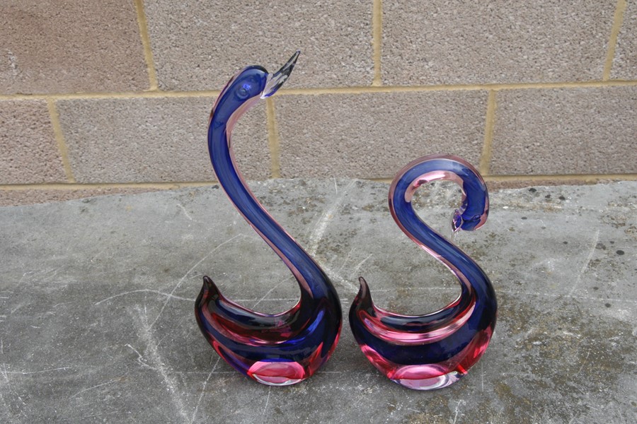 A Murano Sommerso glass swan, 16cms (4ins) high; together with another, 30cms (12ins) high (2). - Image 6 of 9