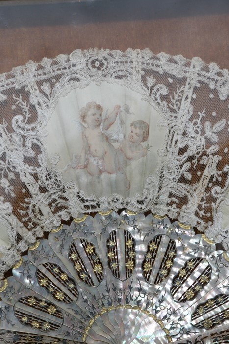 A 19th century fan with mother of pearl sticks and lace leaf decorated with three vignettes with - Image 4 of 7