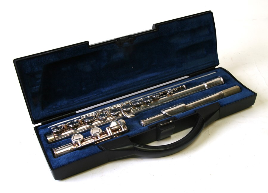 A Buffet Crampon & Cie Paris silver plated flute, cased.