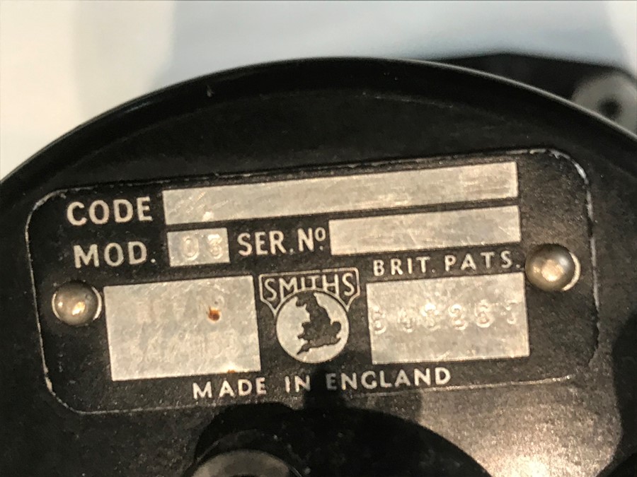 A military issue aircraft knots dashboard clock, made by Smiths, model No. 3, ref No. 6A/4133, 8 - Image 2 of 3