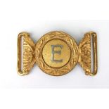An E Company gilt metal military belt buckle clasp. Having a silver coloured "E". 9cms (3.5ins)