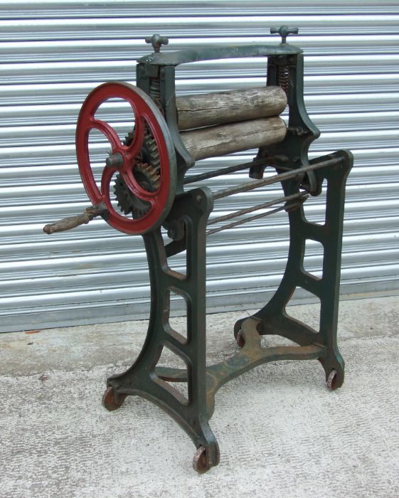 A cast iron mangle, 85cms overall width.