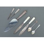 A quantity of silver items to include a silver handled cake slice; a silver & mother of pearl