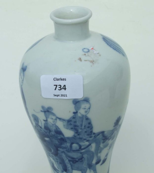 A pair of Chinese blue & white meiping vases decorated with figures and horses in a landscape, 23cms - Image 2 of 7