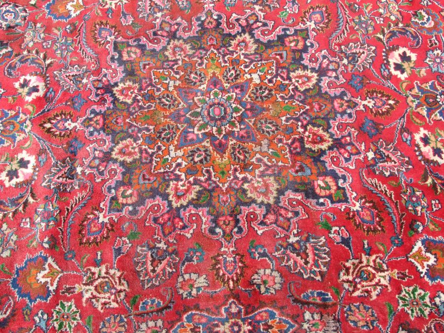 A Persian Mashad woollen hand knotted carpet with central foliate gul within foliate borders, on a - Image 4 of 6