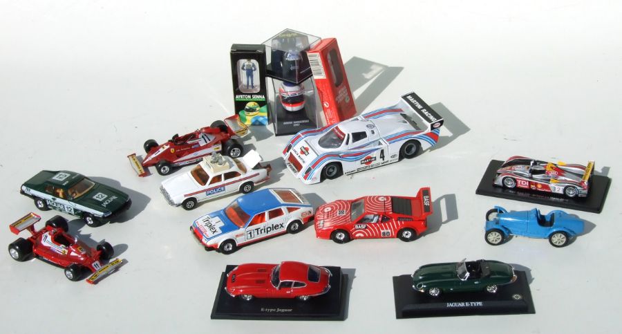 A collection of 1:24 and 1:43 scale diecast models and accessories including Jaguar E-type Roadster,