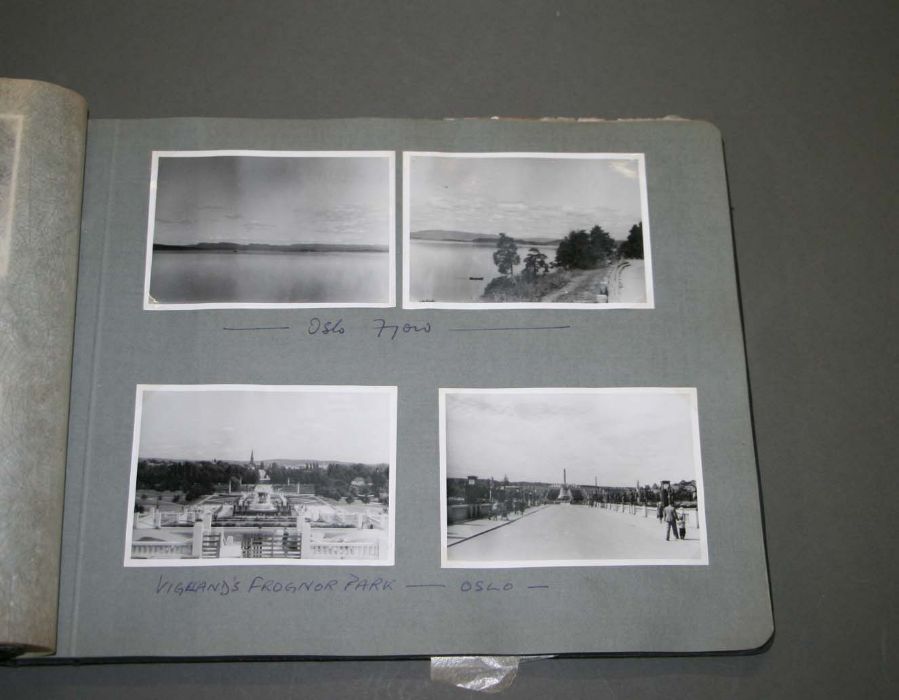 Three early 20th century photo albums (3).Condition Report. - Image 11 of 33