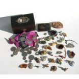 A Victorian leather jewellery box containing costume jewellery and GB coinage.