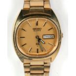 A Seiko Quartz gentleman's wristwatch, the champagne dial with baton indices, day / date aperture