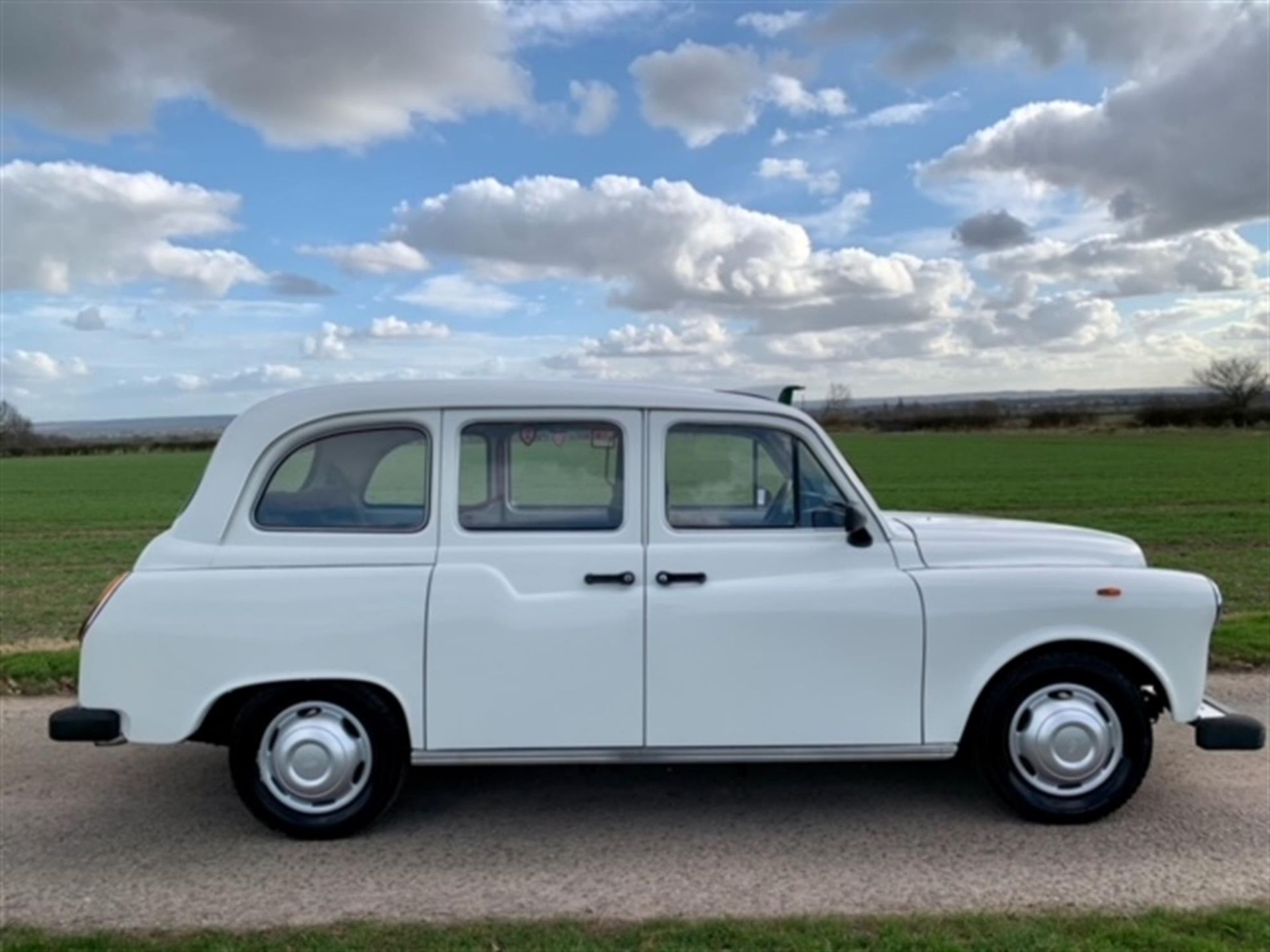 1999 LTI London Fairway taxi (Just 1,993 miles from new) - Image 9 of 12