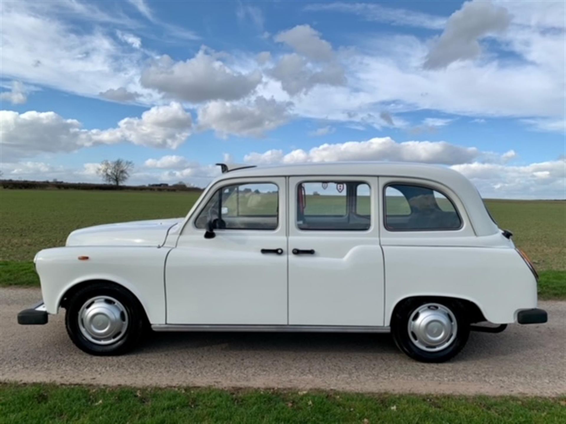 1999 LTI London Fairway taxi (Just 1,993 miles from new) - Image 7 of 12