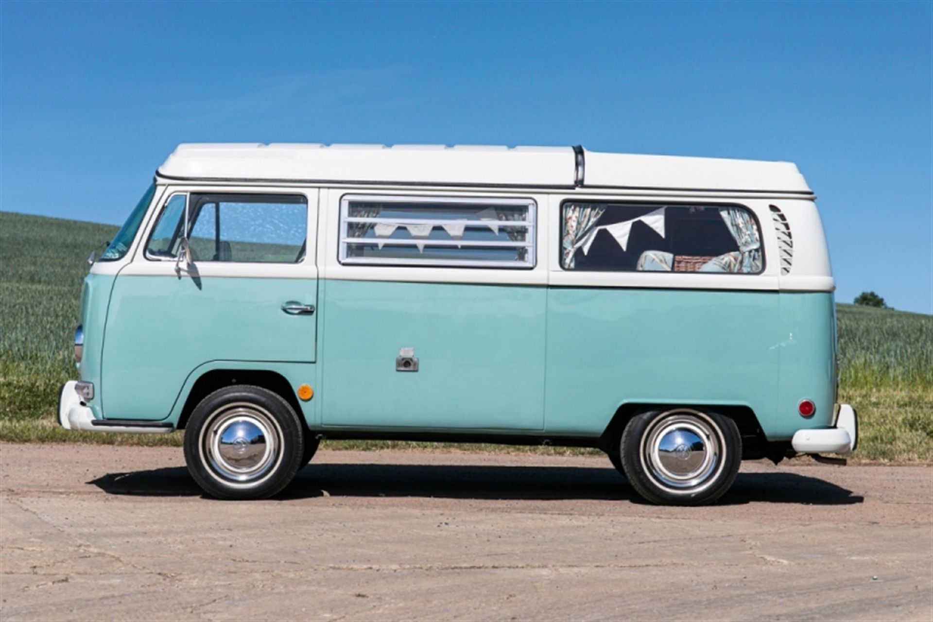 1969 Volkswagen Type 2 Westfalia Bay Window Camper - Image 4 of 10