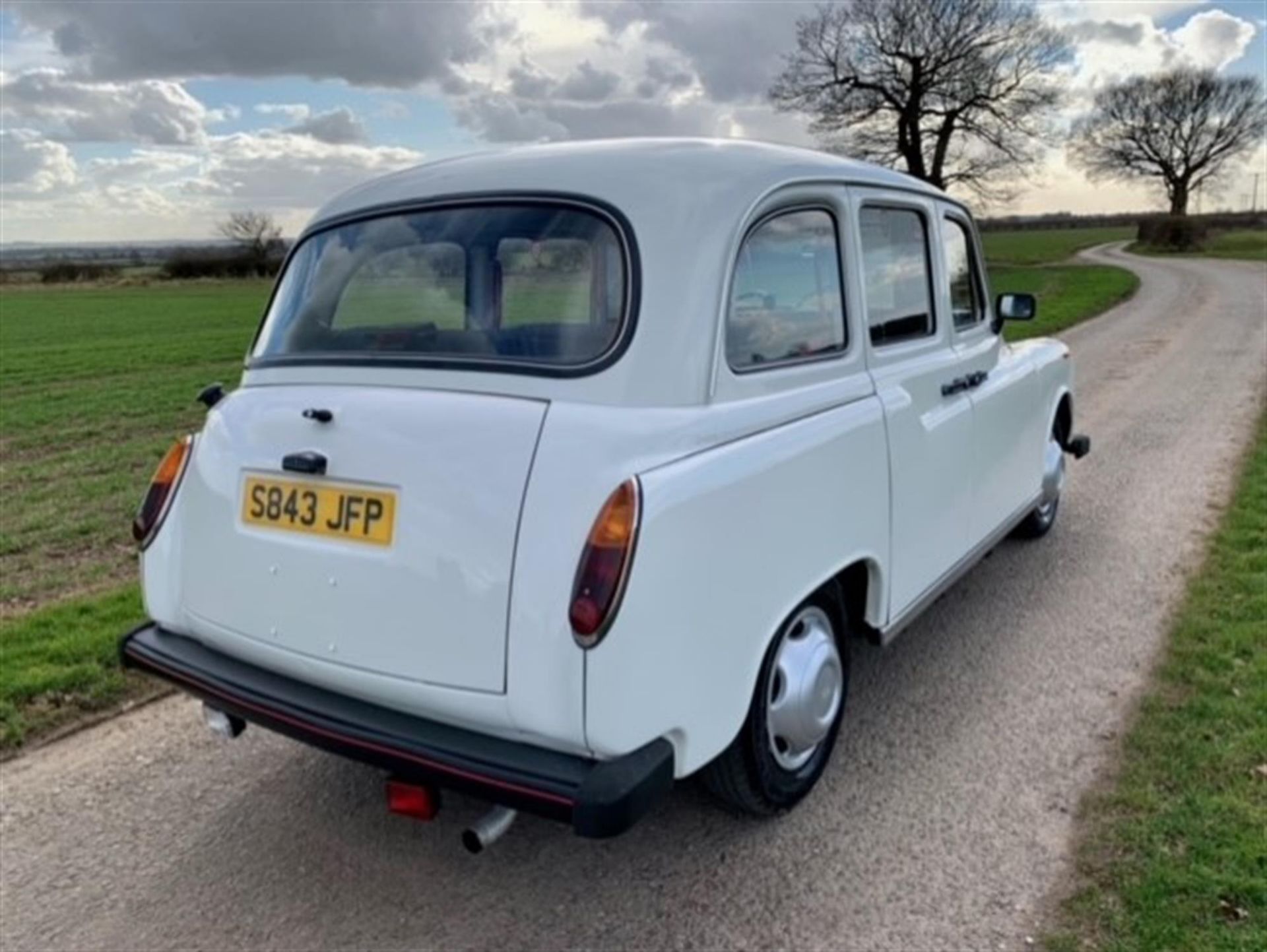 1999 LTI London Fairway taxi (Just 1,993 miles from new) - Image 11 of 12