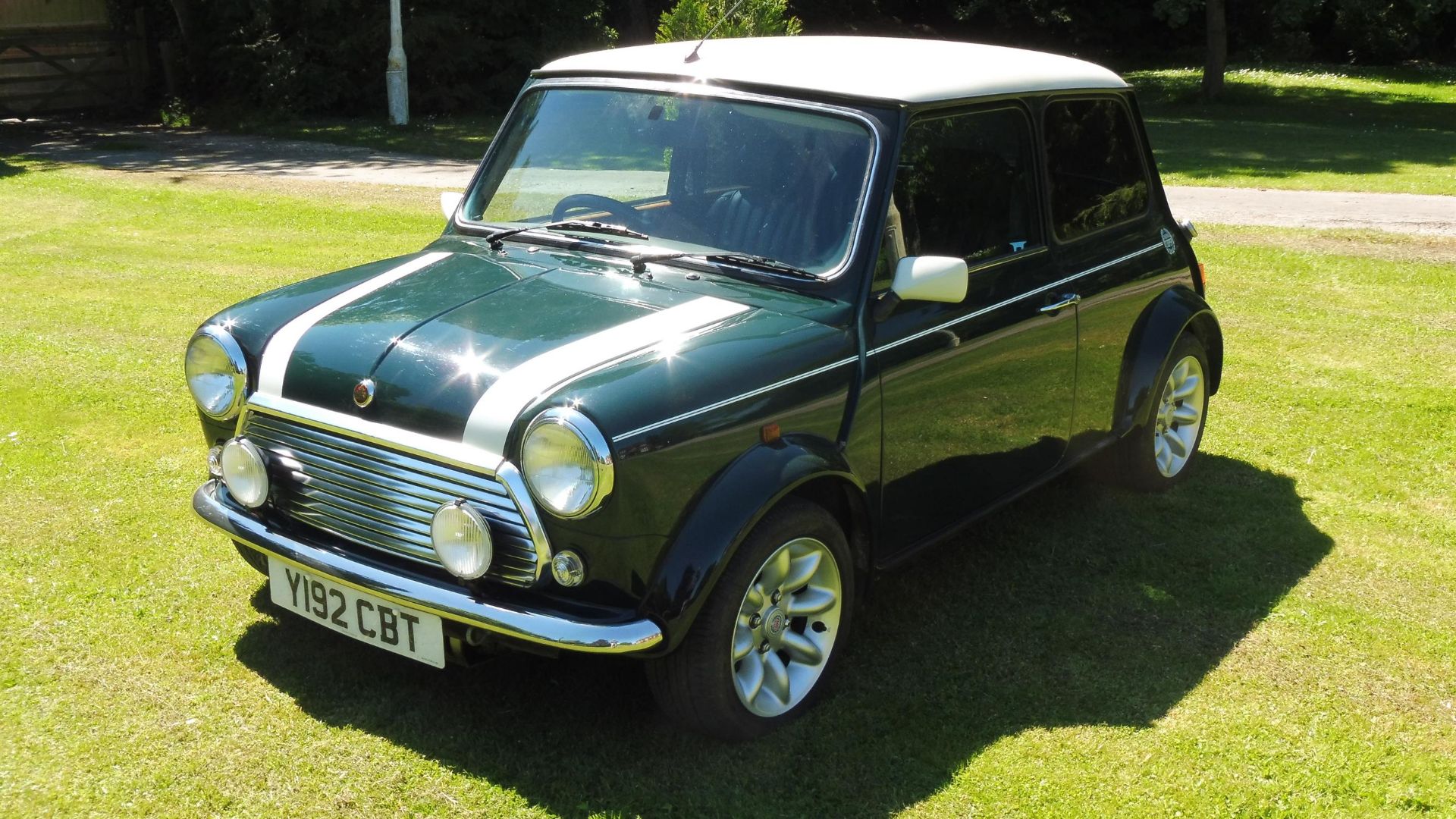 2001 Rover Mini Cooper 40th Anniversary Limited-Edition Automatic - Image 2 of 8