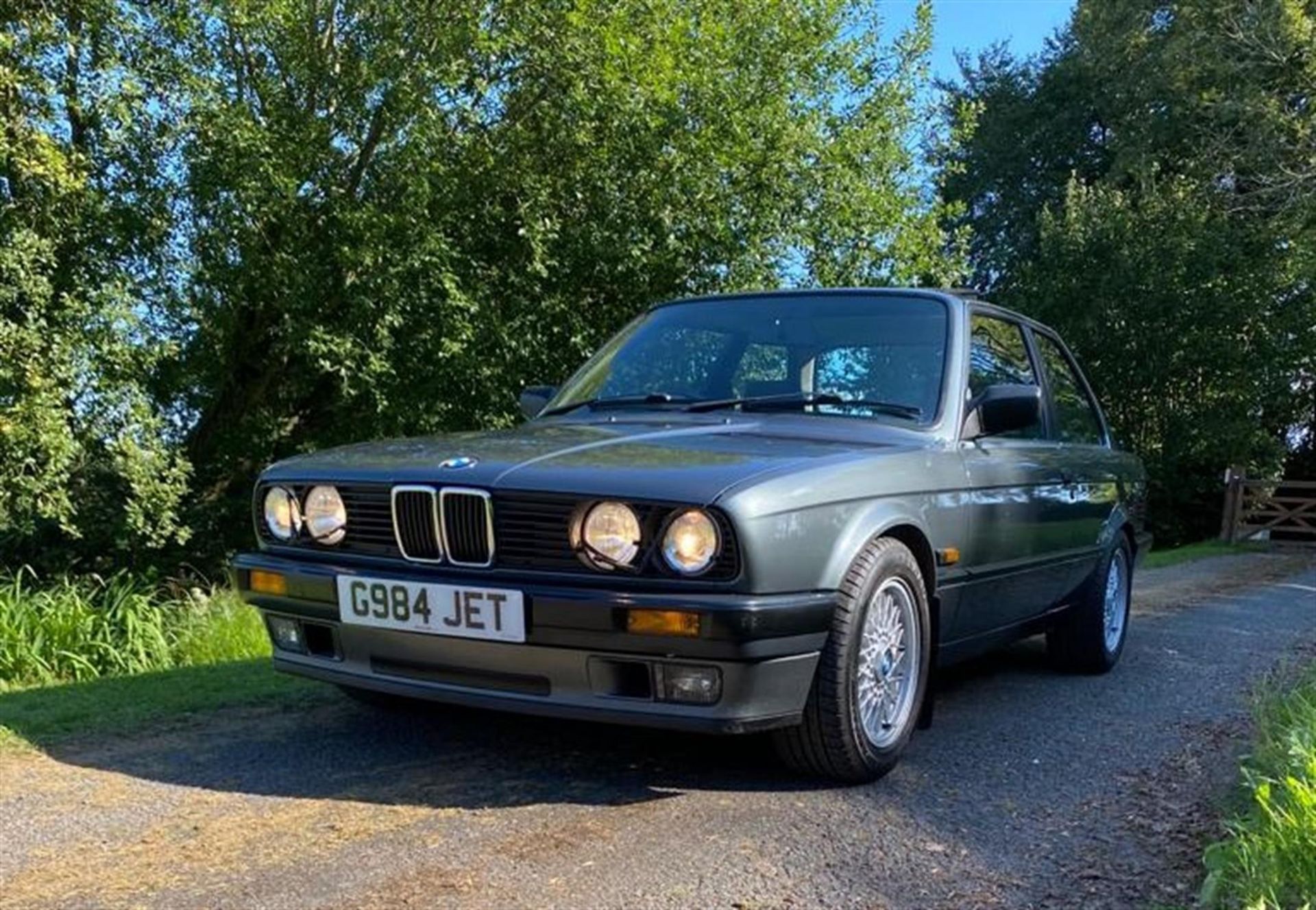 1989 BMW 320i SE (E30)