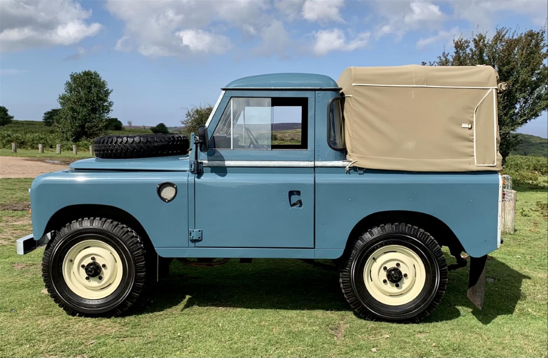 1983 Land Rover Series Three Truck Cab 3/4 Tilt - Image 2 of 4