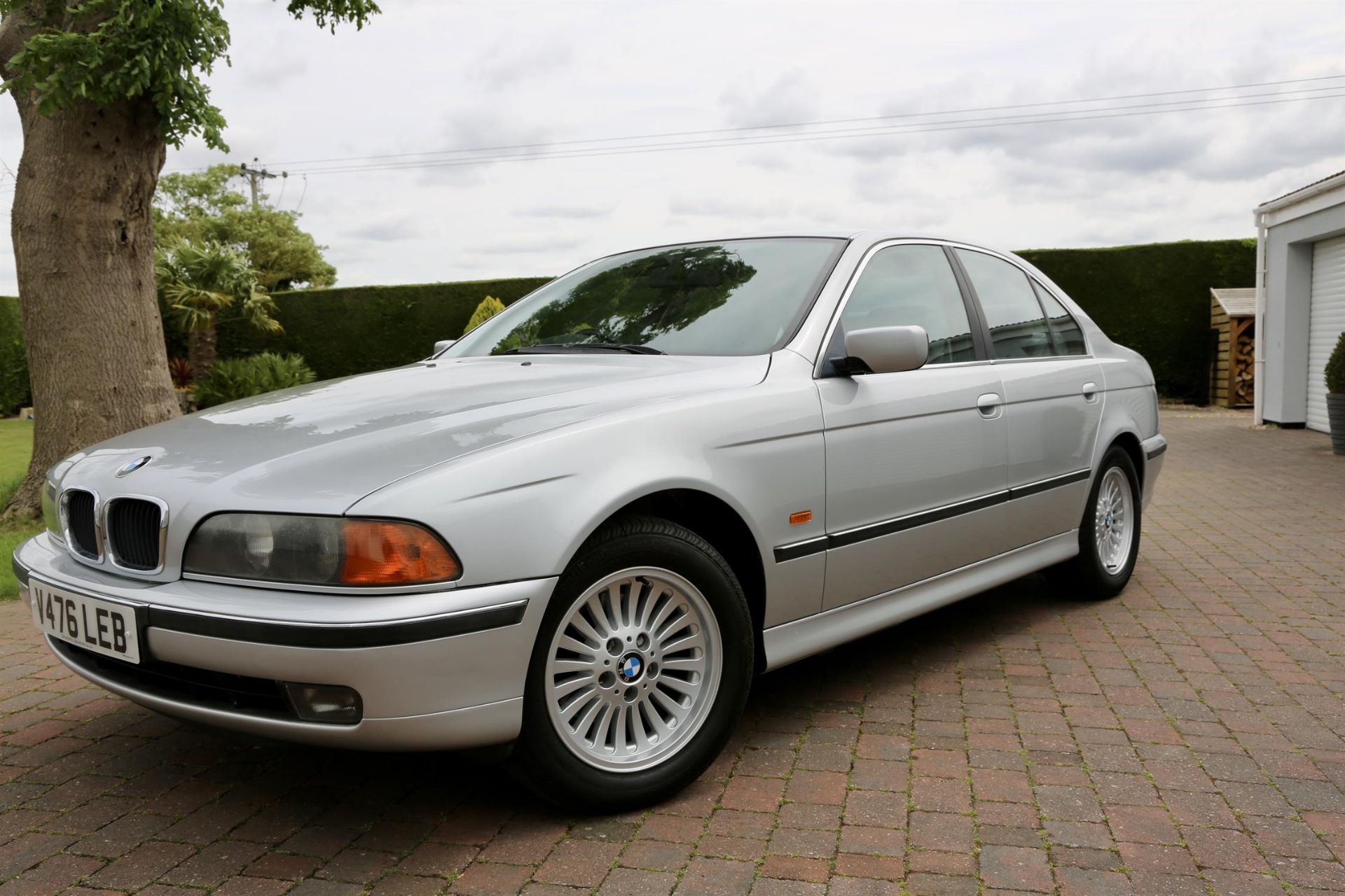 1999 BMW 523i SE (E39)