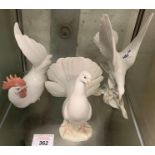 LLADRO FIGURE OF A ROOSTER & 2 LLADRO FIGURES OF DOVES
