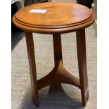 ARTS & CRAFTS OAK OCCASIONAL TABLE ON 3 LEGS