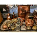 HALF SHELF OF BRASS & COPPER ITEMS INCLUDING KETTLE, JUGS ETC