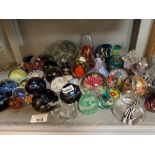 GOOD COLLECTION OF GLASS PAPERWEIGHTS TO INCLUDE CAITHNESS AND MDINA, TOGETHER WITH OTHER 20TH
