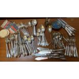 VARIOUS SILVER PLATED & OTHER CUTLERY TOGETHER WITH CLOISONNE BOWLS AND OTHER ITEMS
